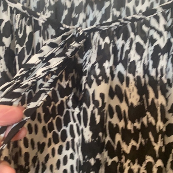 Animal print too like new 100% polyester sz large - Picture 2 of 5